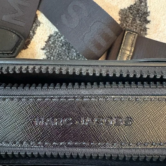Marc Jacobs Black Textured Crossbody Bag - Picture 5 of 6